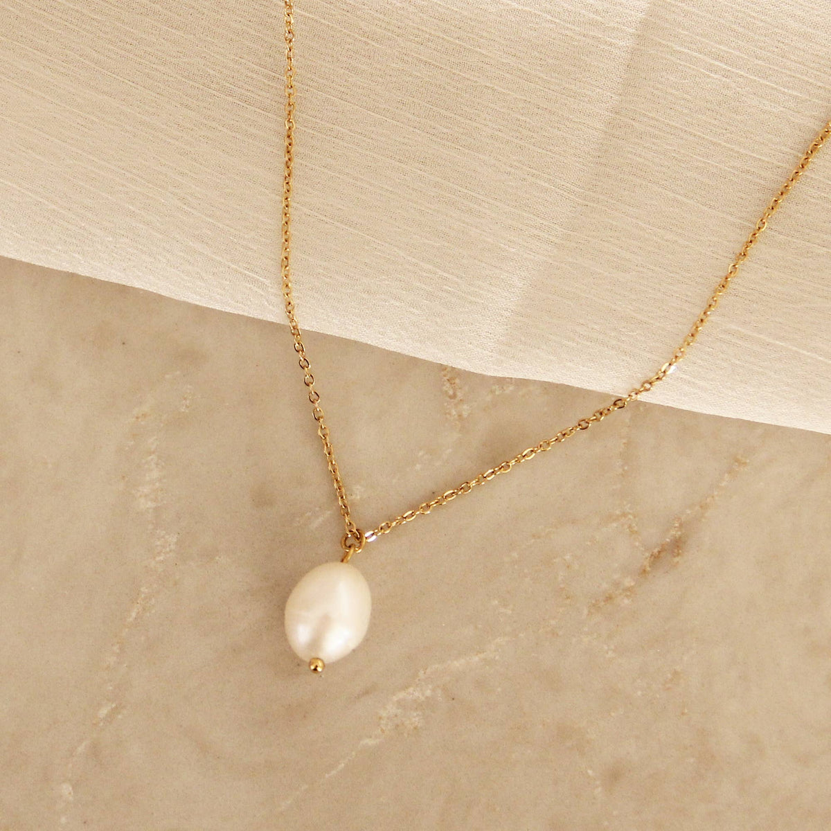 Pearl Pendant Necklace: SILVER